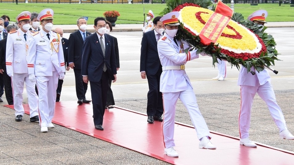 Japanese PM Concludes Successful Visit to Vietnam