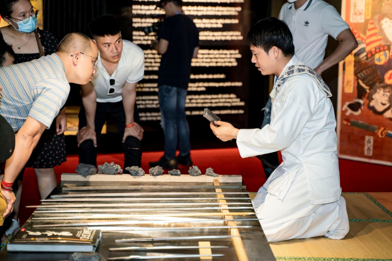 Antique Samurai Sword Exhibition Brings World-class Craftsmanship to Vietnam
