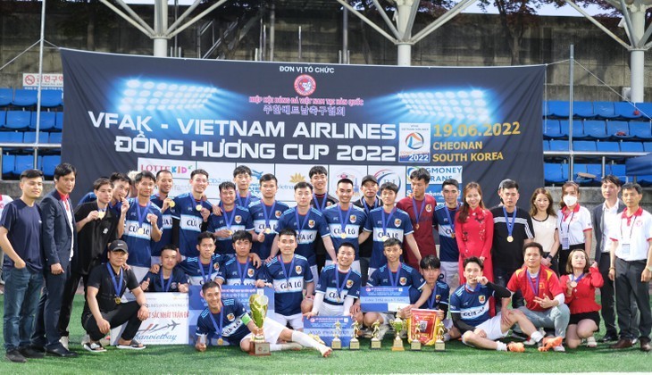 Nghe An football team won the championship. Photo: VOV5