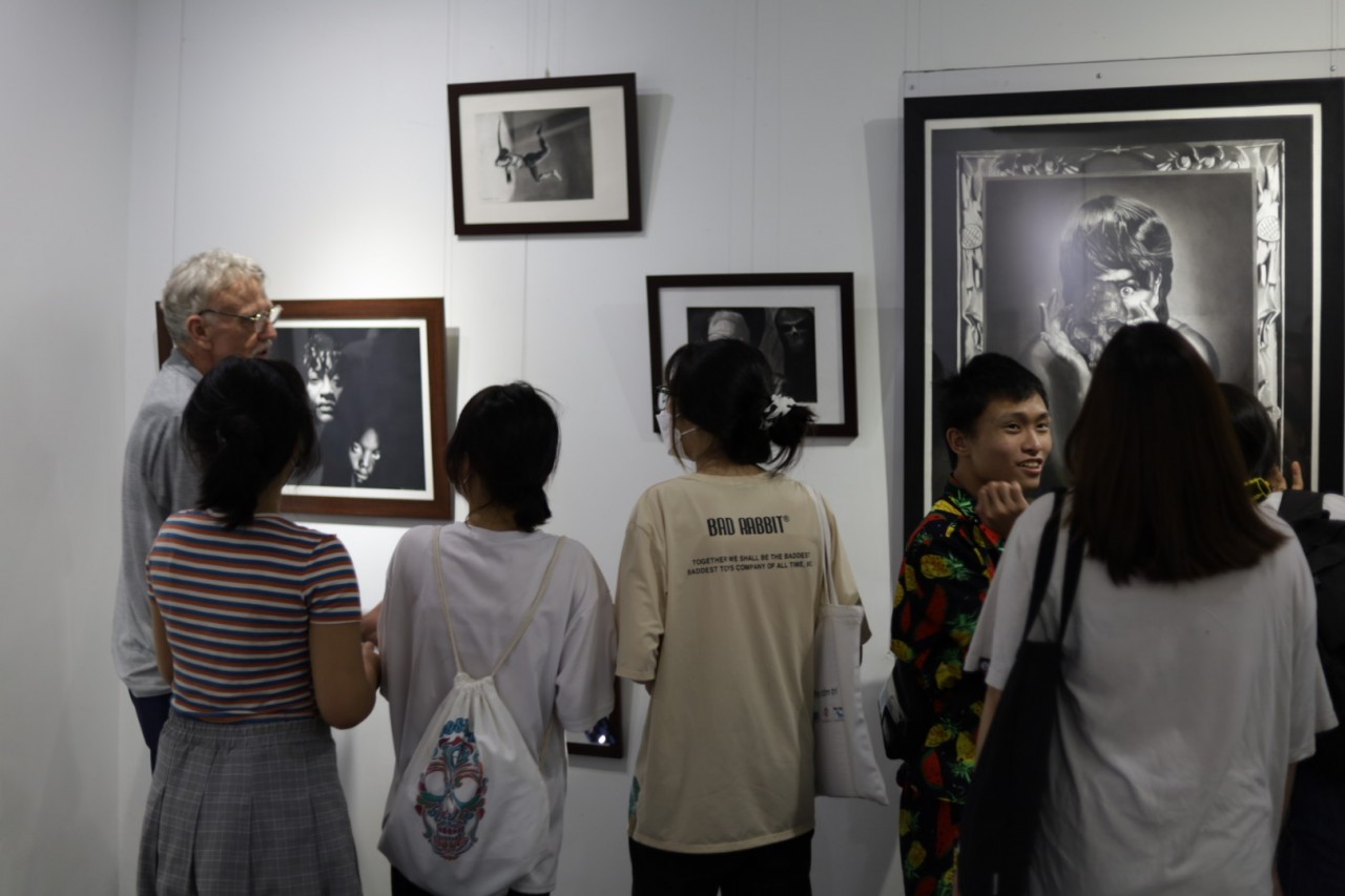 Editor's Pick: Barry Penter - A Curator of Realism Art in Vietnam