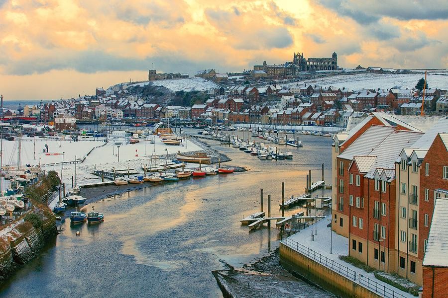 12 Charming Towns in the UK for Your Ideal Christmas Family Trip