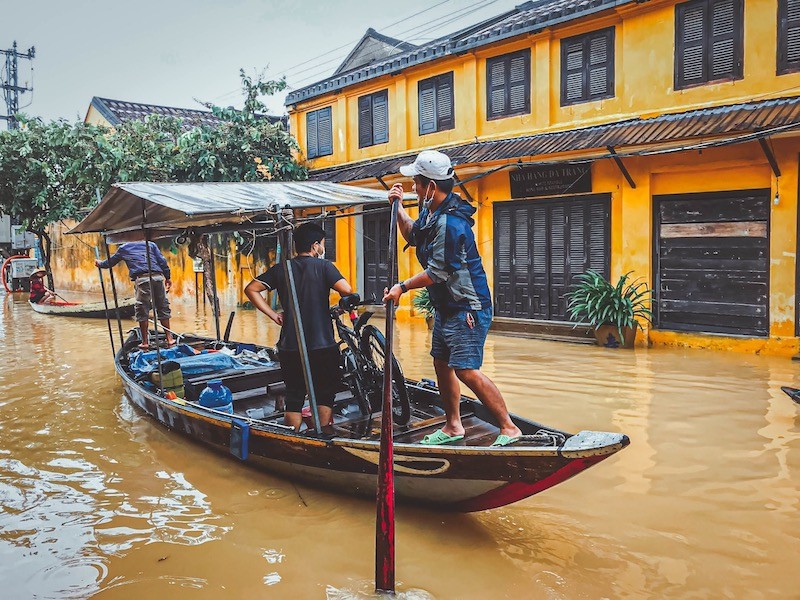 Hoi An Attracts Tourists in Flood Season