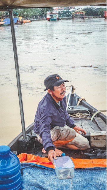 Hoi An Attracts Tourists in Flood Season