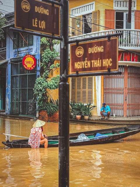 Hoi An Attracts Tourists in Flood Season