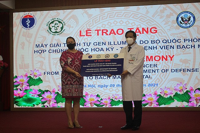 Vietnam Receives DNA Sequencing Device for Covid-19 Variants Donated by USA