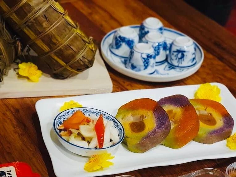 Khmer Entrepreneur Treasures Heritage with Five-color Tet Cake