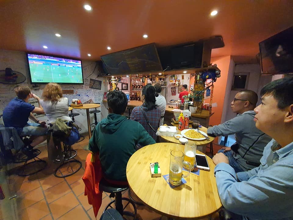 Sports Bars In Hanoi and HCMC: Best Places To Watch The League