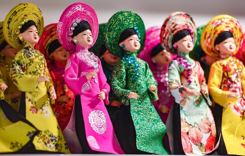 Vietnamese Artist Promotes Traditional Cultures with Multi-Ethnic Doll Collection