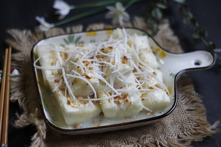 Best Recipe for Hanoi style Steamed Cassava in Coconut Milk (Step-by-step pictures)