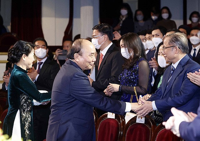 President Praises Contributions by Overseas Vietnamese