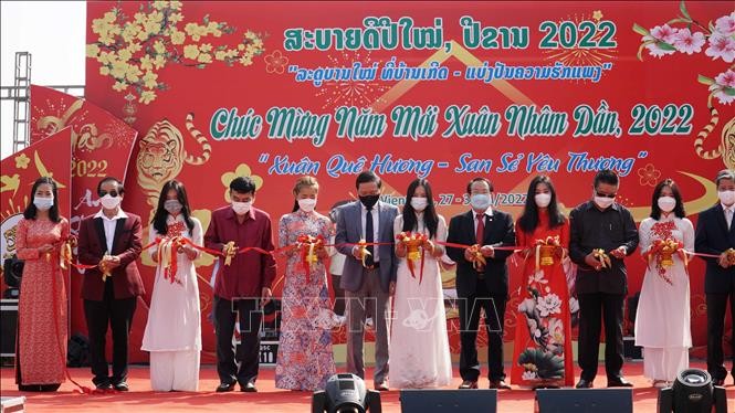 Spring Fair Brings Tet Atmosphere to Vietnamese in Laos