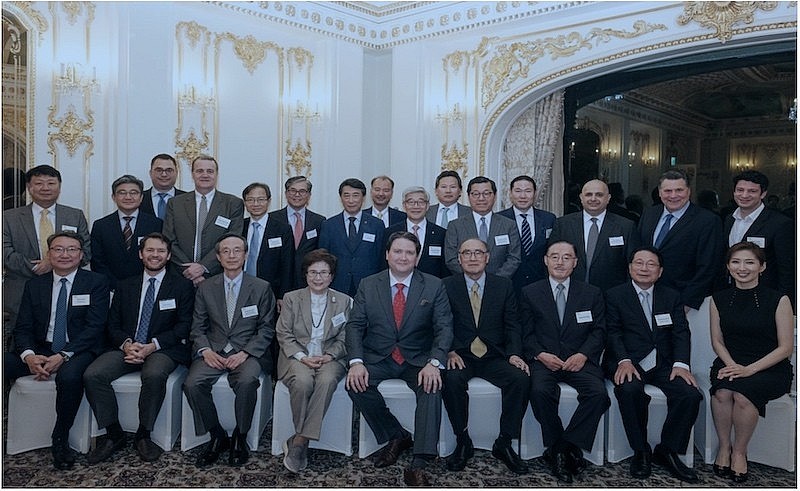 Marc Knapper (middle, sitting), Chargé d‘Affaires ad interim of the U.S. Embassy in Seoul. Photo: Asia Society Korea