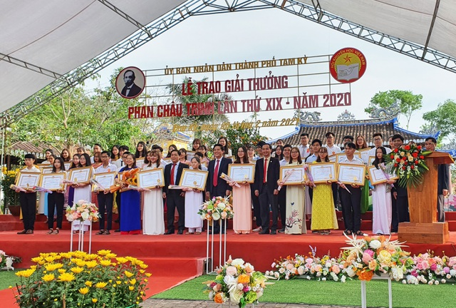 Winners of Phan Chau Trinh Awards announced