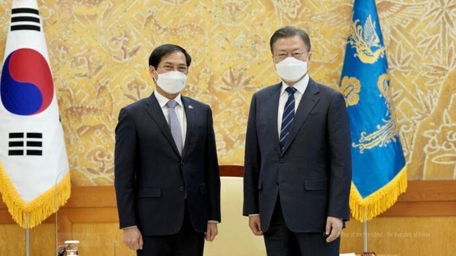 vietnam key partner in roks new southern policy president moon jae in