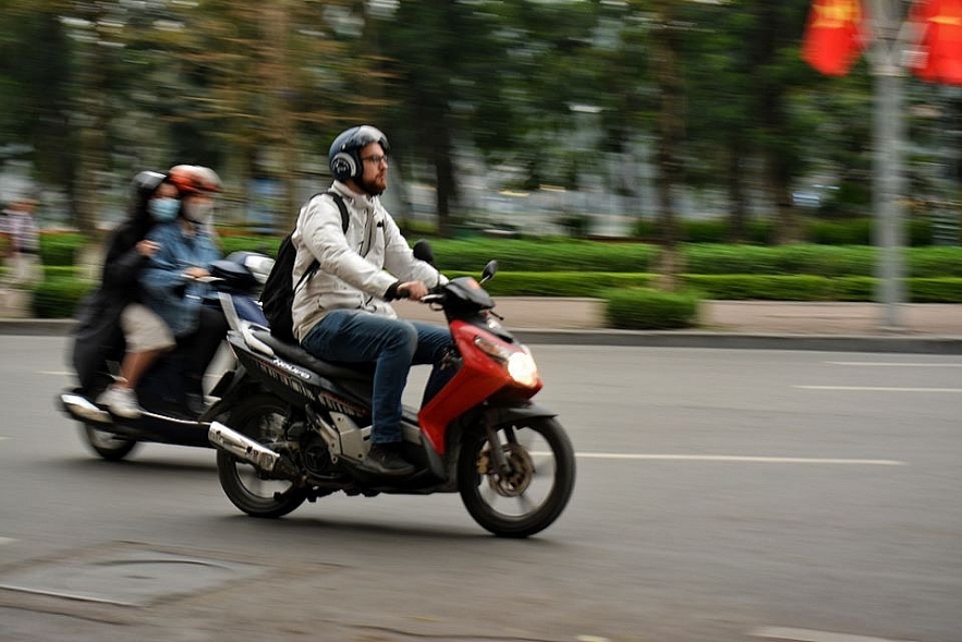 Can tourists drive in Vietnam?