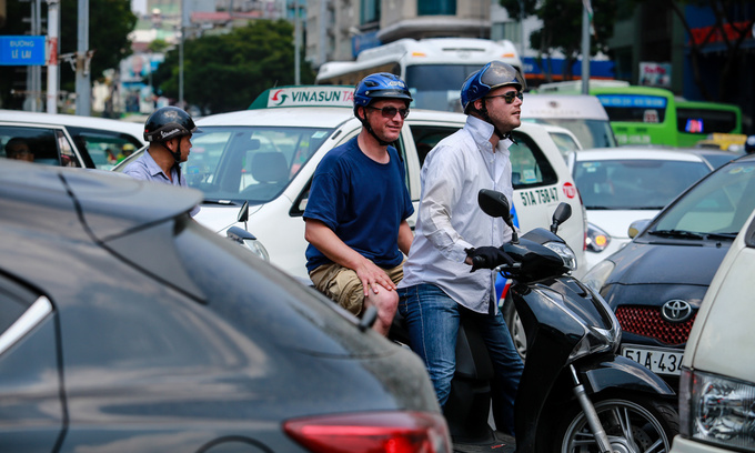 Can tourists drive in Vietnam?