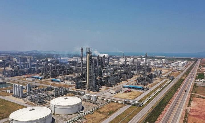 Nghi Son oil refinery, the largest of its kind that meets one third of local demand for petrol, has scaled down production due to financial problems.