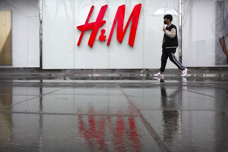 China says H&M agreed to publish online map with “nine-dash line”