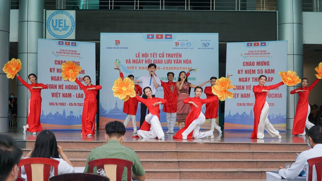 3000 vietnamese lao cambodian students in hcm city celebrate traditional festivals