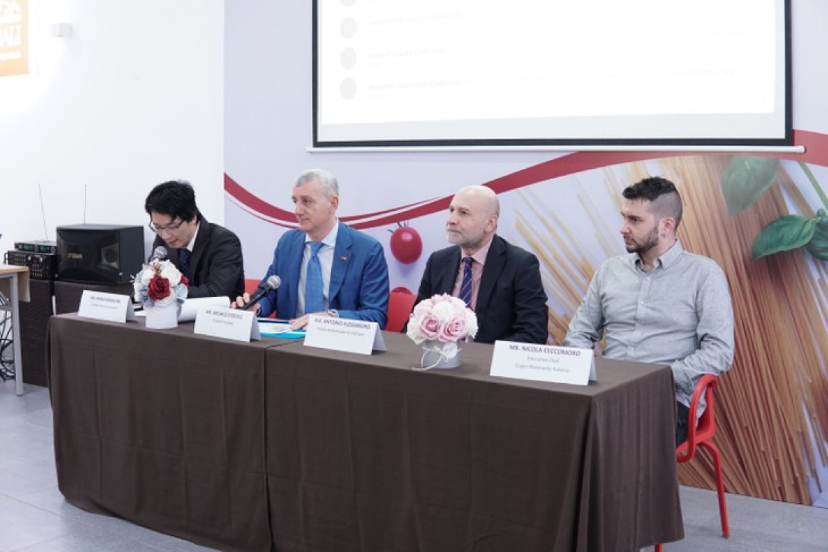A press conference introduces the “Italian Cuisine – Italian Style” cooking contest in Hanoi.