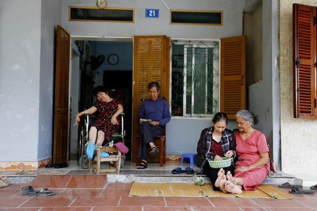 An AO/dioxin victim (seating on wheelchair) in Tuyen Quang province (Photo: VNA)