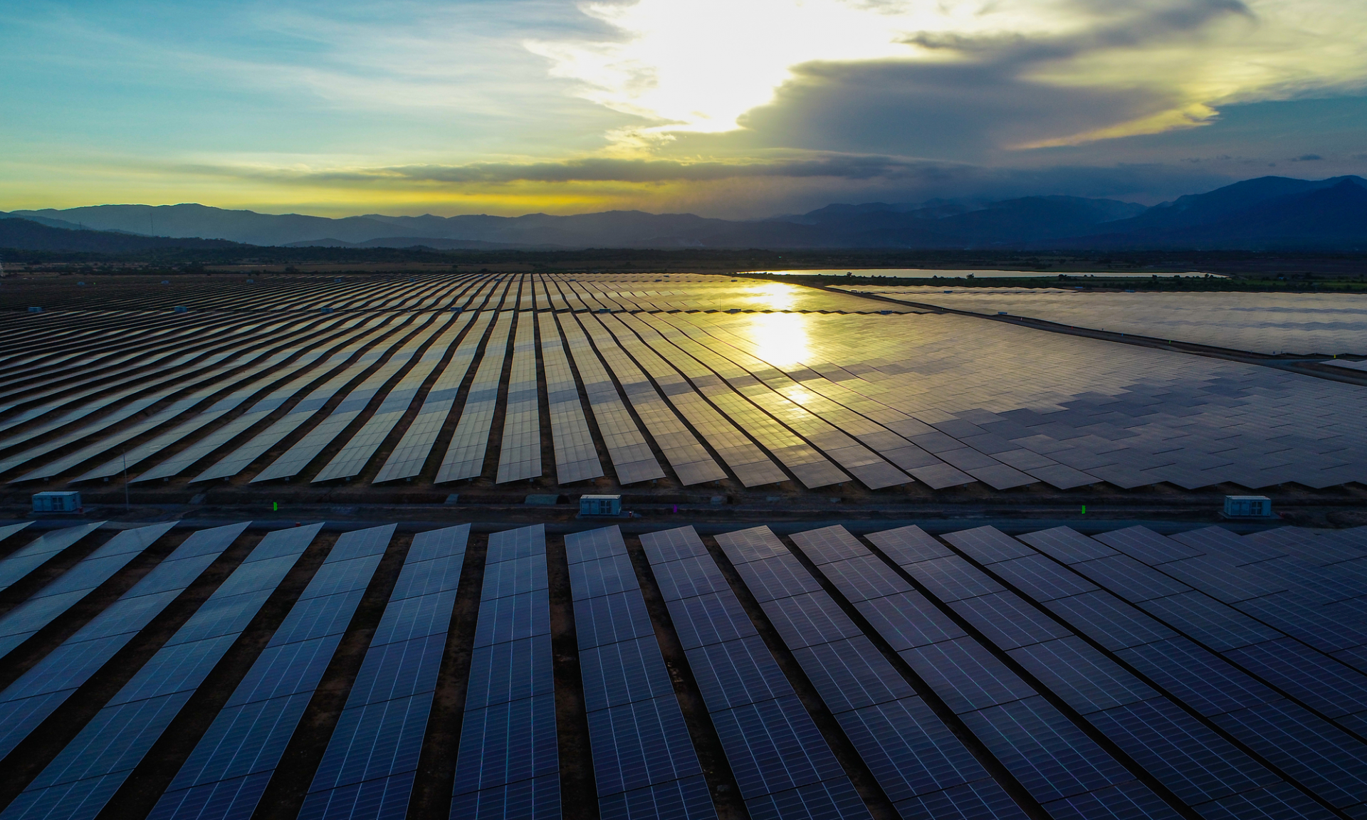 bnn bloomberg solar surges in vietnam