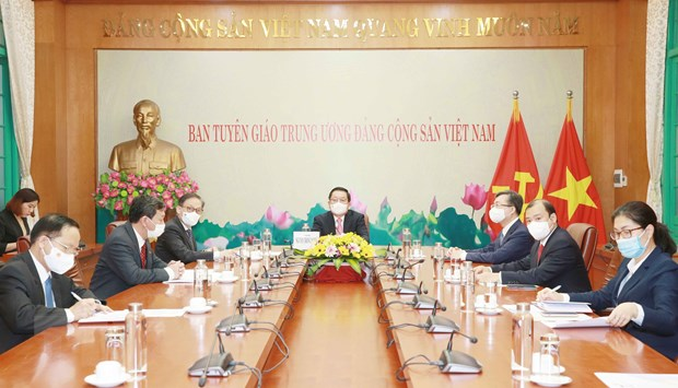 vietnamese lao party commissions strengthen cooperation