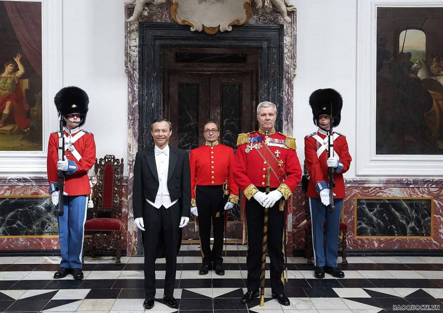 Vietnamese Ambassador to Denmark Luong Thanh Nghi at Fredensborg Palace. Photo: The World & Vietnam Report