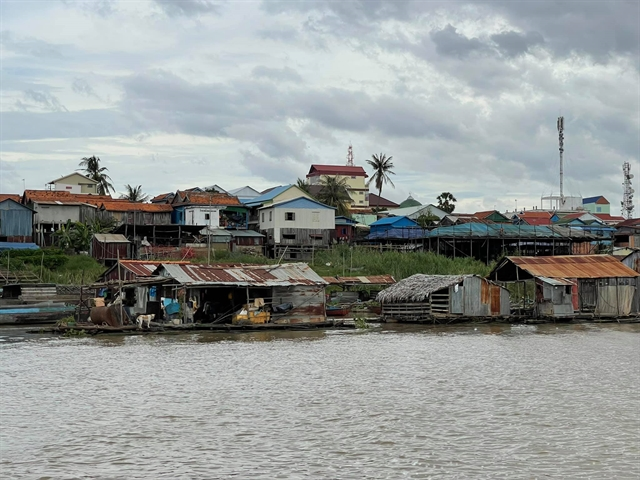 Floating houses on the Tonle Sap River in Phnom Penh. — Photo courtesy of Vũ Quang Minh, Ambassador of Việt Nam to Cambodia