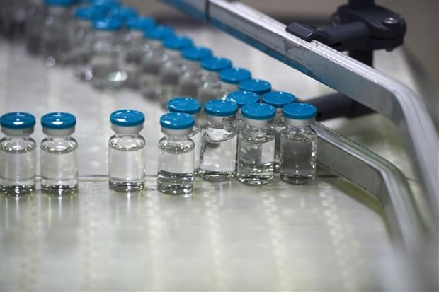 Dây chuyển sản xuất vaccine ngừa COVID-19 tại Poce-sur-Cisse, Pháp. (Ảnh: AFP/TTXVN)