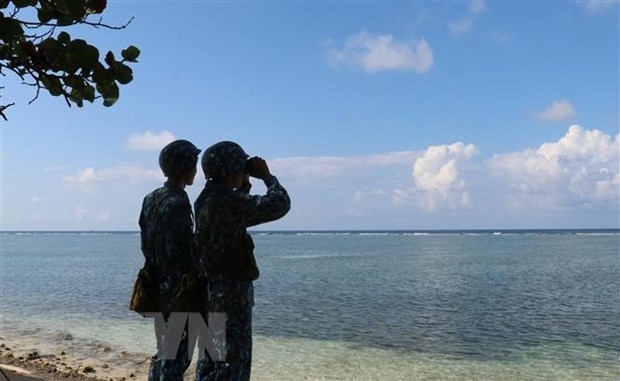 Vietnamese soldiers on a patrol on Son Ca island (Source: VNA)