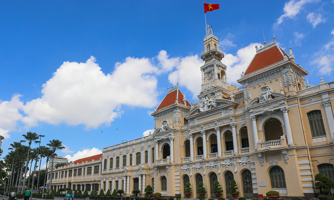 Ho Chi Minh City Hall during the days of social distancing amid the Covid-19 pandemic. Photo by VnExpress/