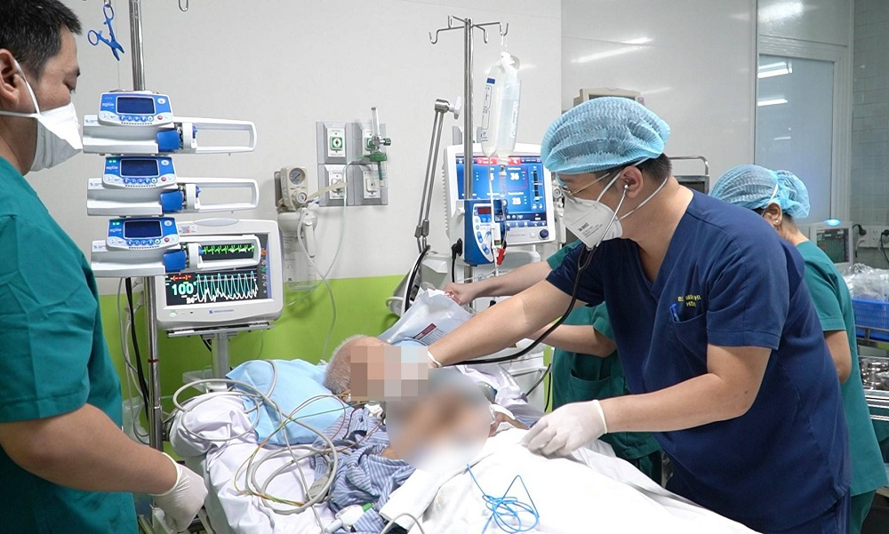  Treating Covid-19 patient at Cho Ray Hospital. Photo: Cho Ray Hospital 