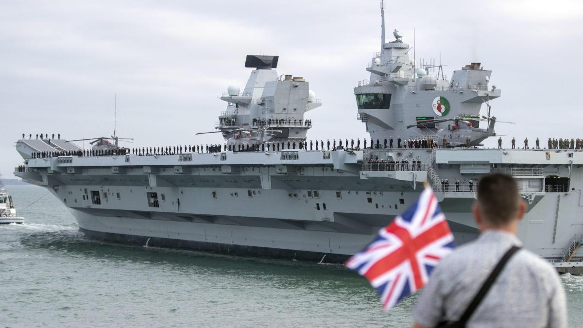 HMS Queen Elizabeth is to perform freedom of navigation operations in international waters alongside US ships STEVE PARSONS/PA