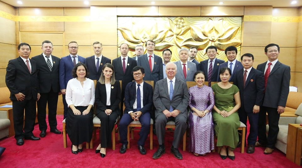Vietnam-Russia Friendship Association honours 10 Russian officials