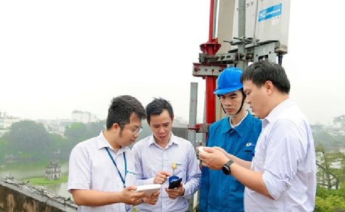 1542 workers check the internet service at hoan kiem lake in hanoi