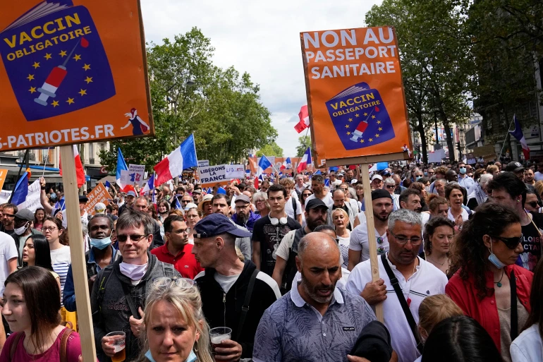 thousands protest coronavirus health pass in france police bracing for clashes