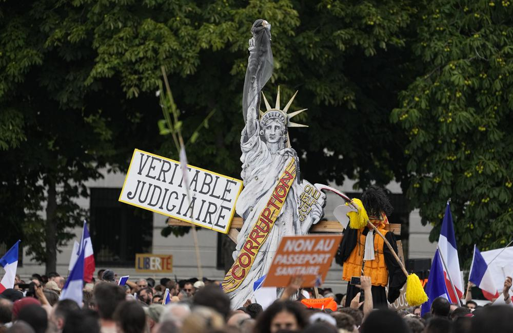 Thousands Protest Coronavirus Health Pass in France, Police Bracing for Clashes