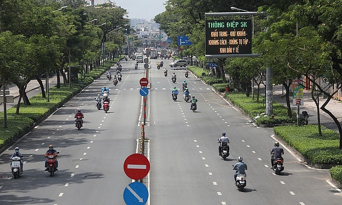 Vehicles run on the Nguyen Van Cu Street in HCMC's District 5, August 18, 2021. Photo by VnExpress