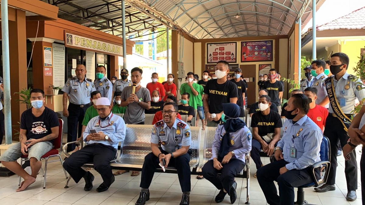 Embassy calls on Indonesia to ensure living conditions for detained Vietnamese fishermen