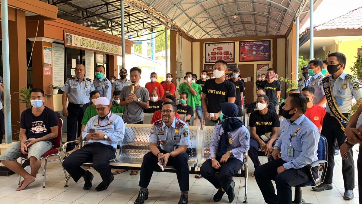 embassy calls on indonesia to ensure living conditions for detained vietnamese fishermen
