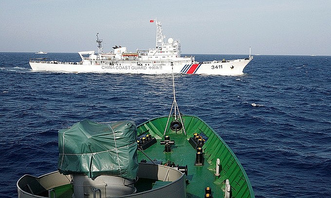 A China Coast Guard ship cruises near a vessel of the Vietnam Coast Guard in the South China Sea in May 2014. Photo by Reuters