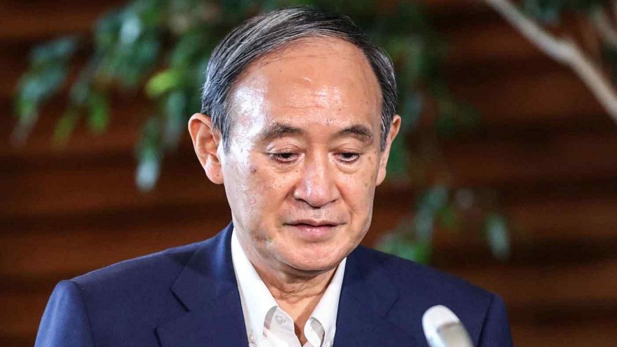 Japanese Prime Minister Yoshihide Suga tells reporters about his decision not to run in Tokyo on Sept. 3. (Photo by Uichiro Kasai)