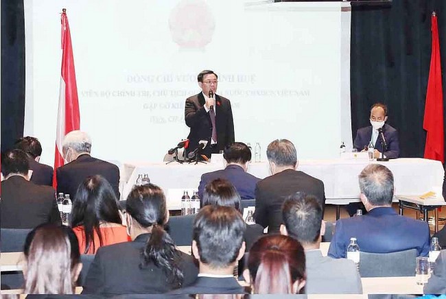 Top legislator holds “special meeting” with Overseas Vietnamese