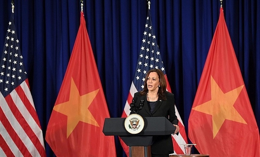 VP Kamala Harris speaks at a press briefing held in Hanoi on August 26. Photo: VNA