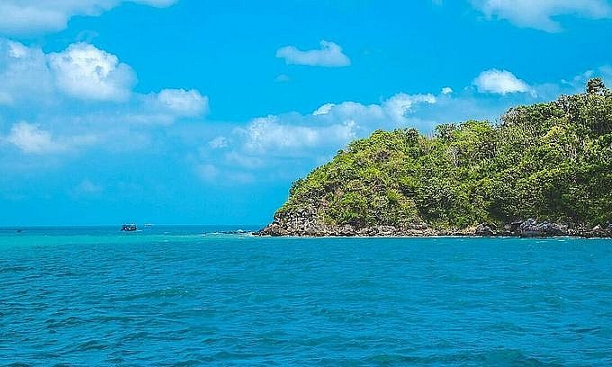 Crystal blue water off Phu Quoc Island. Photo by VnExpress/Thanh Luan