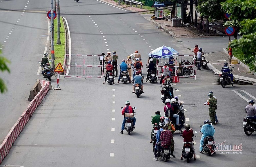 Ha Long city in the northern province of Quang Ninh reopened beaches to the public from 12 p.m. on September 19.