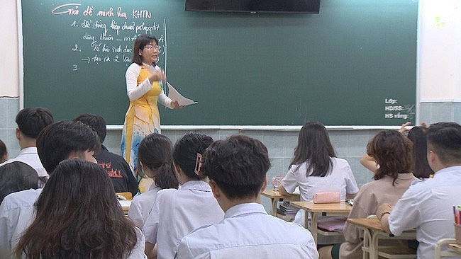 Hanoi Draws up Scenarios for Safe School Reopening