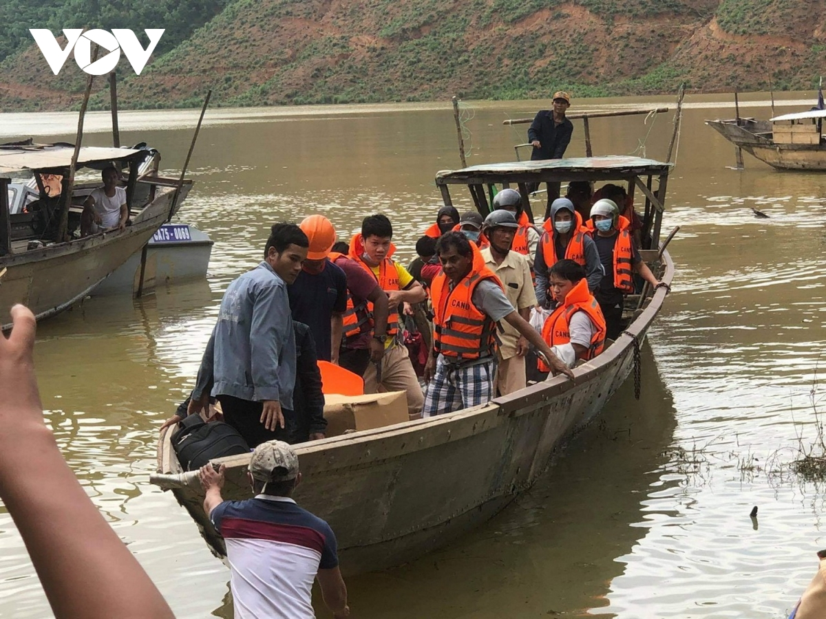 Catastrophic landslides: one worker found dead, nearly 1,000 people mobilised for rescue efforts