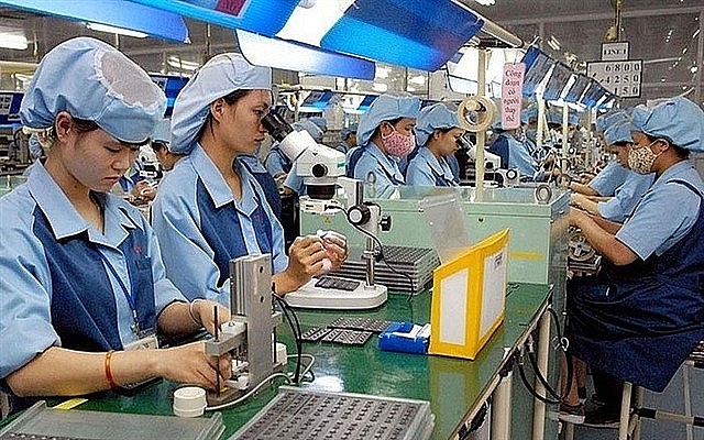 Electronic component production at a foreign-invested company. The disbursement of FDI capital in the first five months of 2021 was estimated at US$7.15 billion.—  Photo congthuong.vn